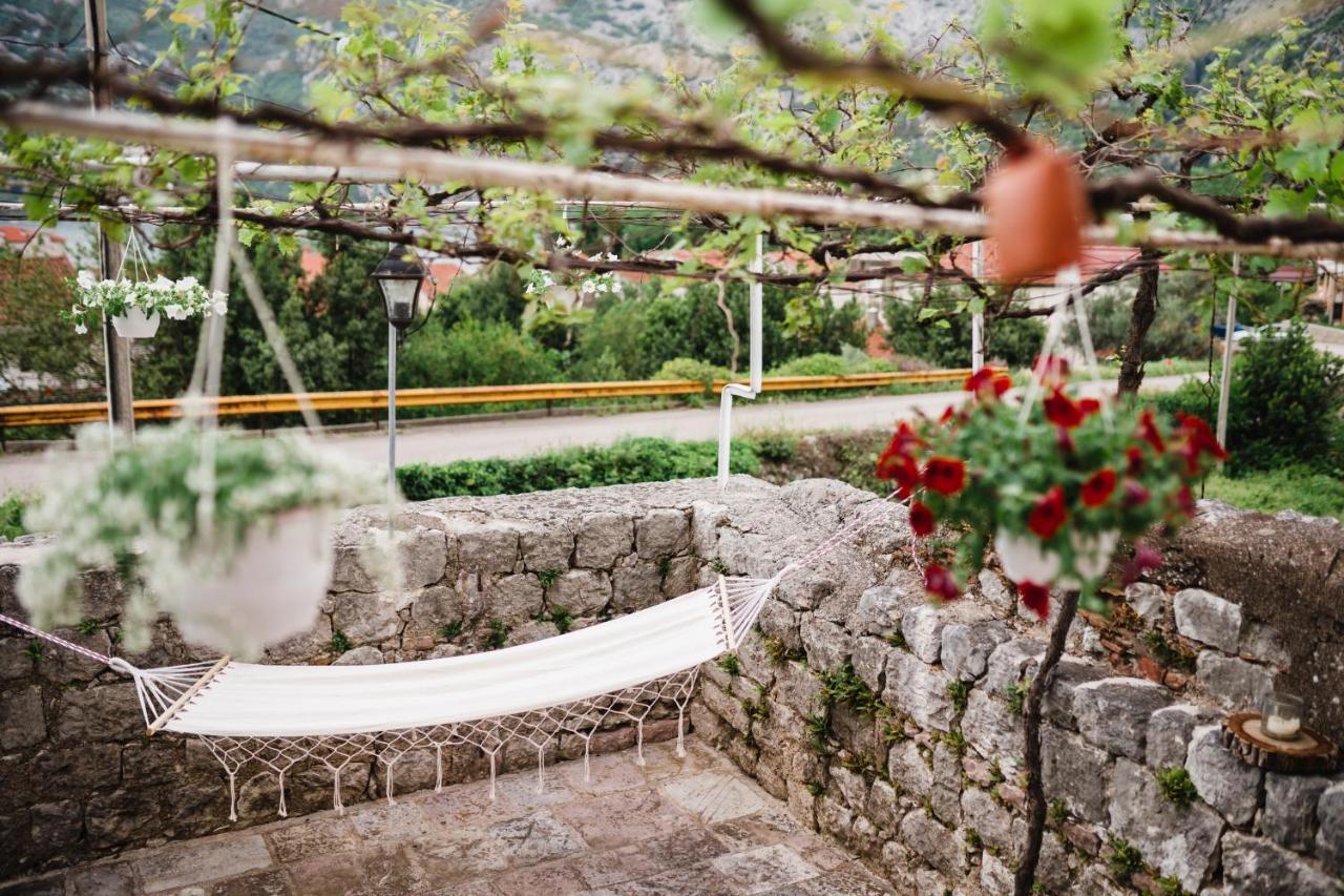 White Shutters House Villa Risan Dış mekan fotoğraf