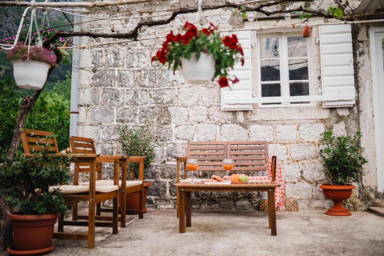 White Shutters House Villa Risan Dış mekan fotoğraf